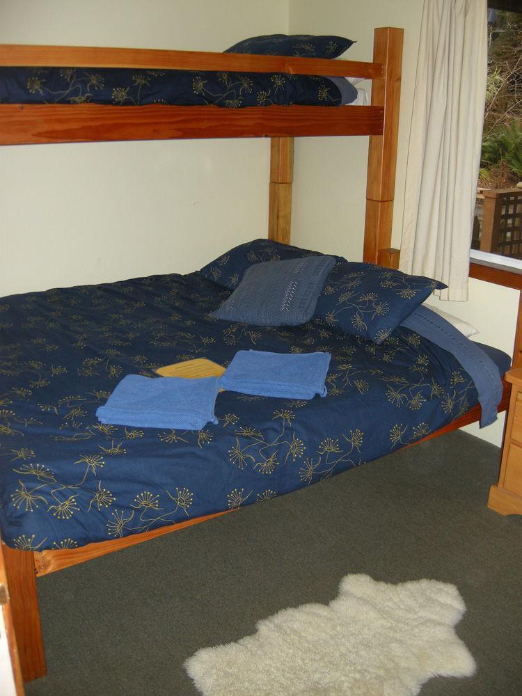 Up The Creek Backpacker'S Lodge Roberts Creek Экстерьер фото